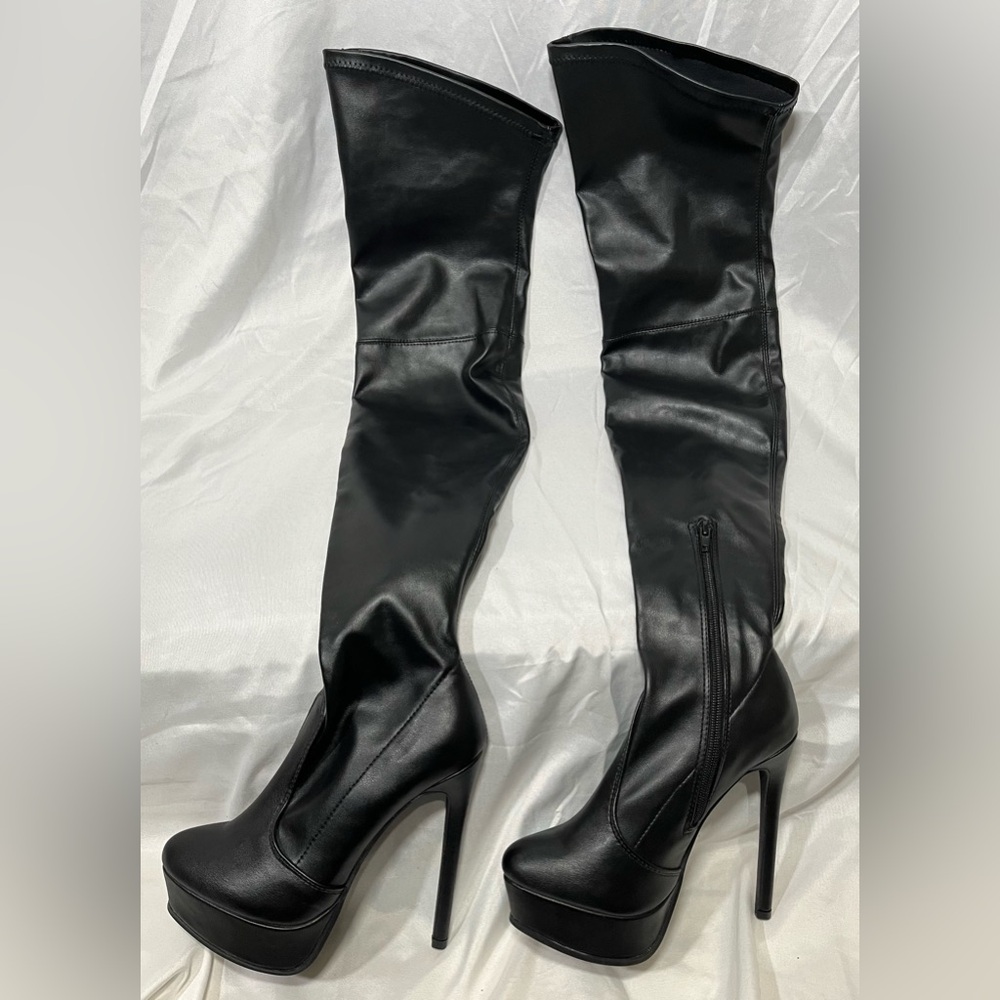 Fashion nova black faux leather thigh high boots - Picture 2 of 7